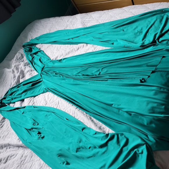 Infinity Green Dress - Picture 1 of 3